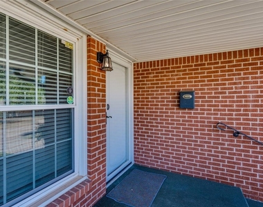2732 Nw 67th Street - Photo Thumbnail 2