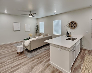 8905 Nw 109th Lane - Photo Thumbnail 8