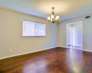 505 Melrose Drive - Photo Thumbnail 6