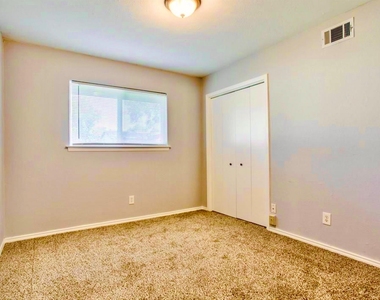 505 Melrose Drive - Photo Thumbnail 15