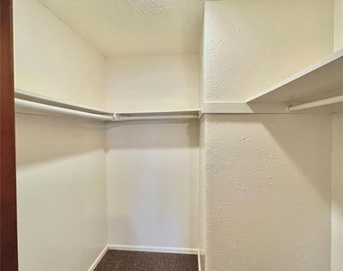 233 Chalmette Drive - Photo Thumbnail 14