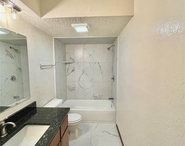 233 Chalmette Drive - Photo Thumbnail 9