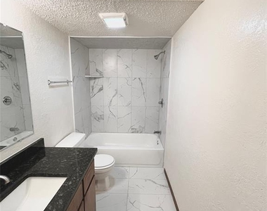 233 Chalmette Drive - Photo Thumbnail 18