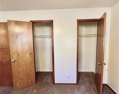 233 Chalmette Drive - Photo Thumbnail 11
