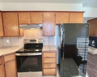 233 Chalmette Drive - Photo Thumbnail 2
