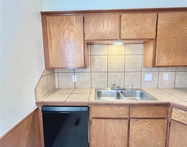 233 Chalmette Drive - Photo Thumbnail 3