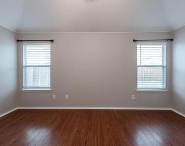 12136 Lamington Drive - Photo Thumbnail 12