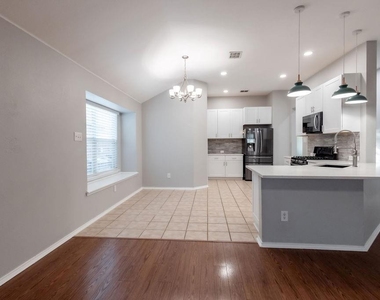 12136 Lamington Drive - Photo Thumbnail 10