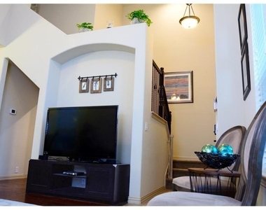867 Llano Drive - Photo Thumbnail 4
