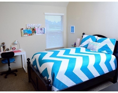 867 Llano Drive - Photo Thumbnail 10