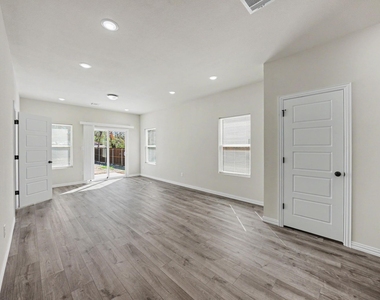 3115 Lumber Street - Photo Thumbnail 7