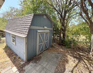 311 Gibson Street - Photo Thumbnail 11