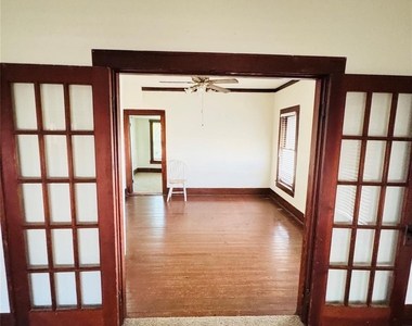 311 Gibson Street - Photo Thumbnail 2