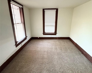 311 Gibson Street - Photo Thumbnail 6