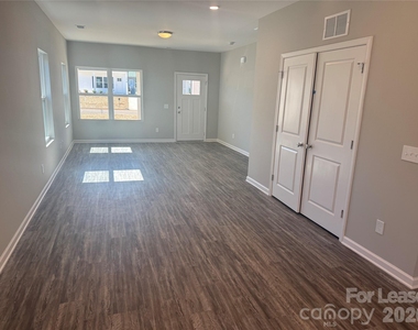 208 Prosperity Place - Photo Thumbnail 4