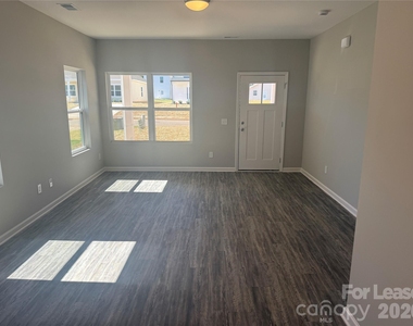 208 Prosperity Place - Photo Thumbnail 2