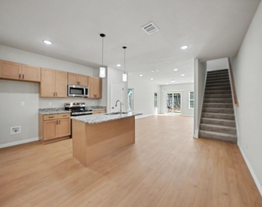 3113 Lumber Street - Photo Thumbnail 4