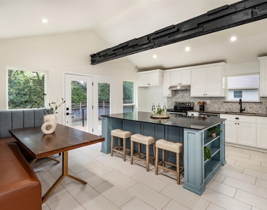 2107 Elmwood Boulevard - Photo Thumbnail 16