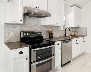 2107 Elmwood Boulevard - Photo Thumbnail 19