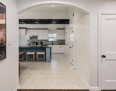 2107 Elmwood Boulevard - Photo Thumbnail 13