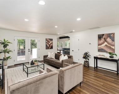 2107 Elmwood Boulevard - Photo Thumbnail 7