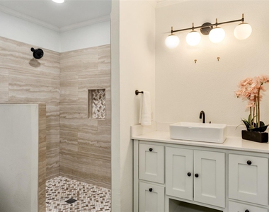2107 Elmwood Boulevard - Photo Thumbnail 27