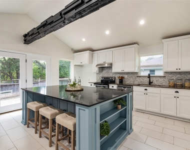 2107 Elmwood Boulevard - Photo Thumbnail 17