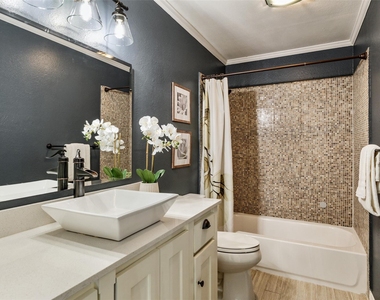2107 Elmwood Boulevard - Photo Thumbnail 35