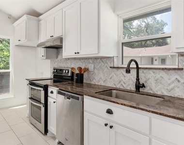2107 Elmwood Boulevard - Photo Thumbnail 20