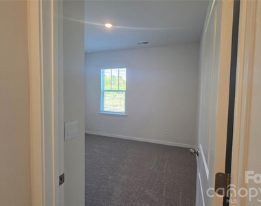 509 Blackpool Court - Photo Thumbnail 11