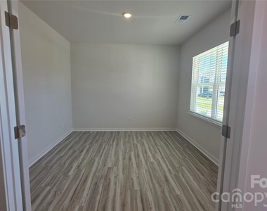 509 Blackpool Court - Photo Thumbnail 2