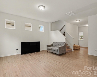 369 Settlers Grove Lane - Photo Thumbnail 4