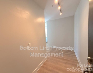 1101 1st Street - Photo Thumbnail 11