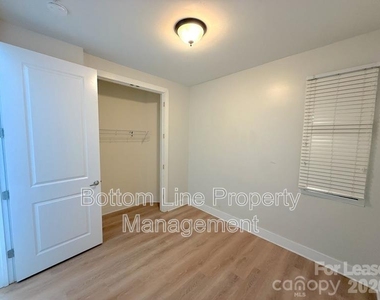 1101 1st Street - Photo Thumbnail 4