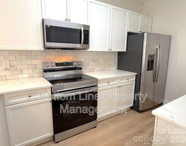 1101 1st Street - Photo Thumbnail 10