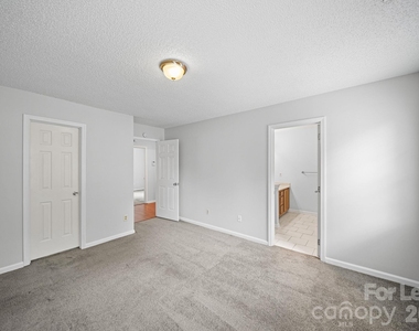 1012 Ridgefield Circle - Photo Thumbnail 22