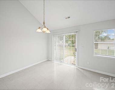 1012 Ridgefield Circle - Photo Thumbnail 8