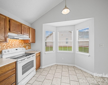 1012 Ridgefield Circle - Photo Thumbnail 16