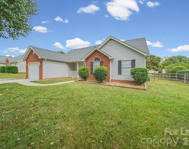 1012 Ridgefield Circle - Photo Thumbnail 2