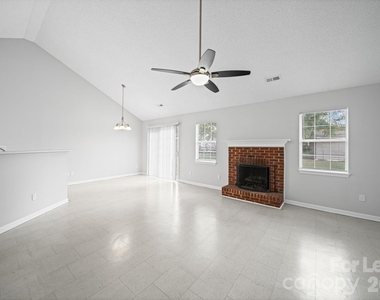 1012 Ridgefield Circle - Photo Thumbnail 6