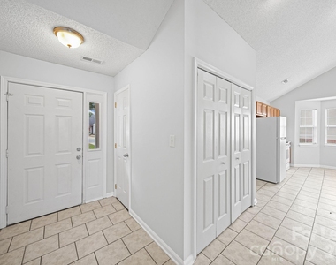 1012 Ridgefield Circle - Photo Thumbnail 10