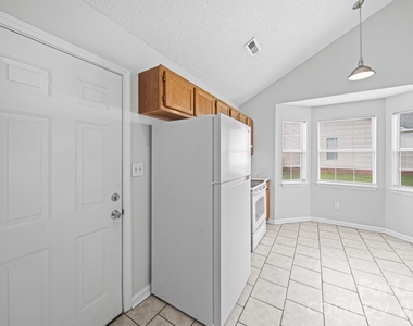 1012 Ridgefield Circle - Photo Thumbnail 12