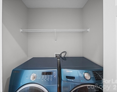 1012 Ridgefield Circle - Photo Thumbnail 11