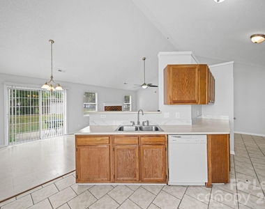 1012 Ridgefield Circle - Photo Thumbnail 15