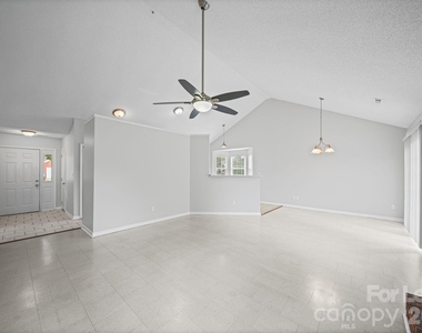 1012 Ridgefield Circle - Photo Thumbnail 9