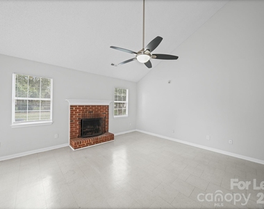 1012 Ridgefield Circle - Photo Thumbnail 7
