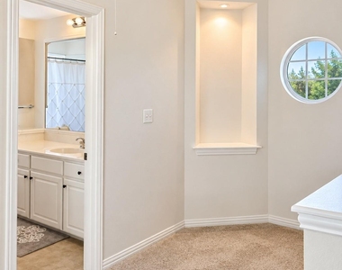 1701 Chatham Lane - Photo Thumbnail 9