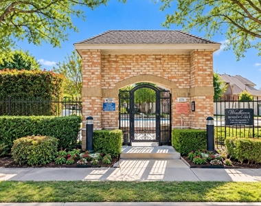 1701 Chatham Lane - Photo Thumbnail 10