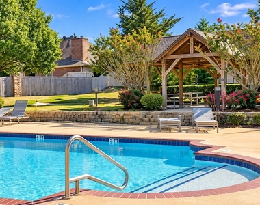 1701 Chatham Lane - Photo Thumbnail 11