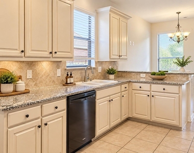 1701 Chatham Lane - Photo Thumbnail 5